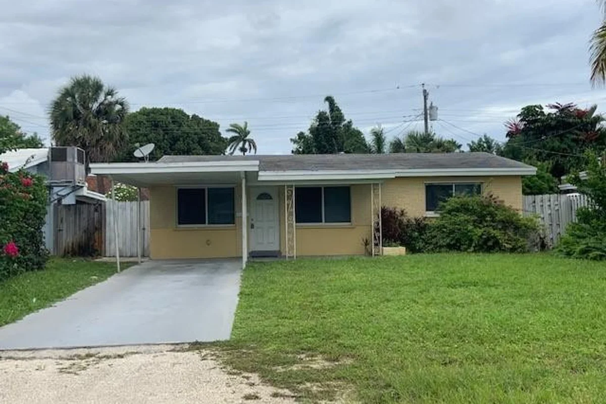 House in Oakland Park: photo 1 of 12