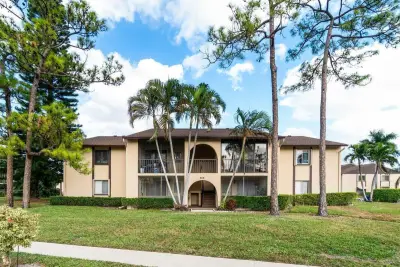 414 Pine Glen Ln #D-2, Lake Worth: photo 1 of 27