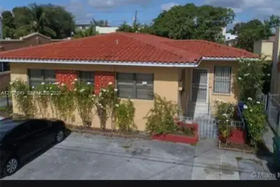 2051 SW 7th St, Miami: photo 1 of 6