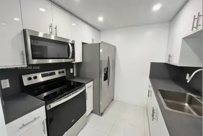 200 SW 132nd Way #203L, Pembroke Pines: photo 1 of 8