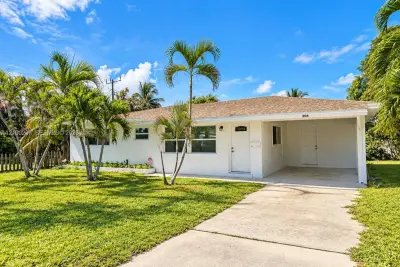 304 SW 6th Ave, Boynton Beach: photo 1 of 15