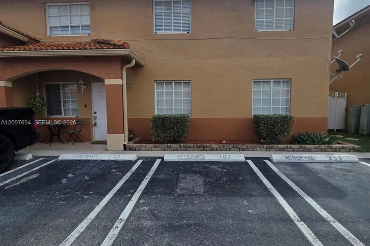 2505 W 76th St #103, Hialeah: photo 1 of 40