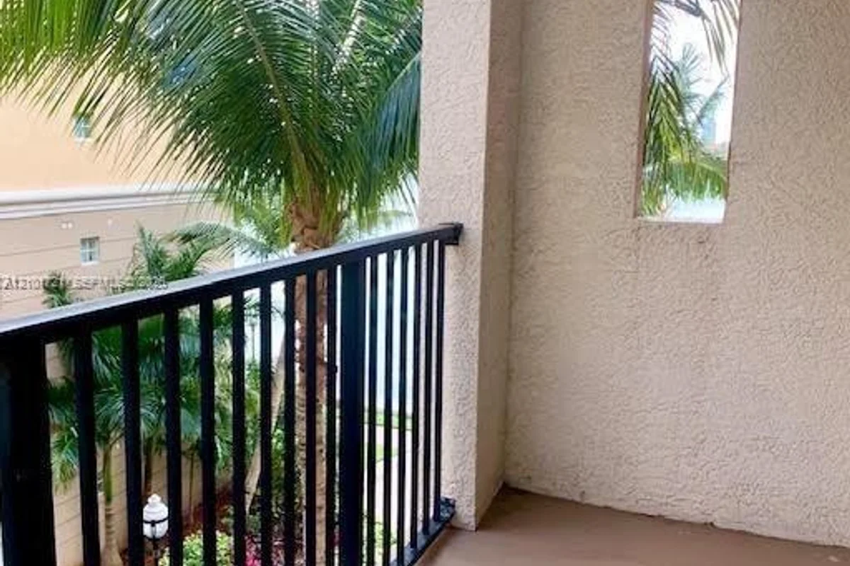17150 N Bay Rd #2402, Sunny Isles Beach: photo 1 of 22