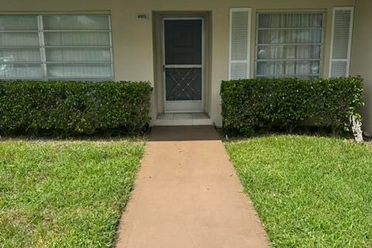 8875 Warwick Dr, Boca Raton: photo 1 of 12