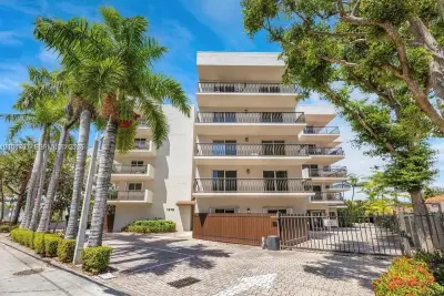 1918 Brickell Ave #204, Miami: photo 1 of 9
