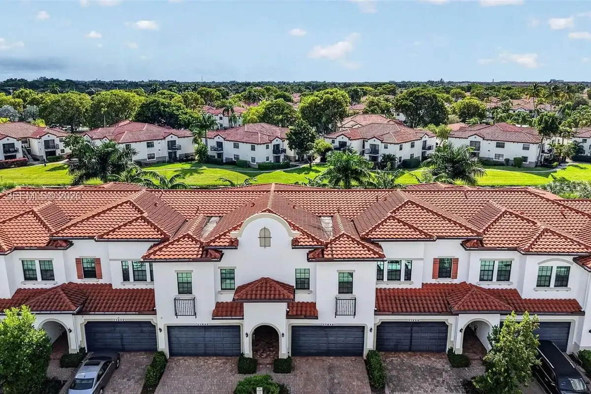 11646 SW 13th Ln, Pembroke Pines: photo 1 of 66