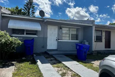 5420 SW 38th Ct, West Park: photo 1 of 18