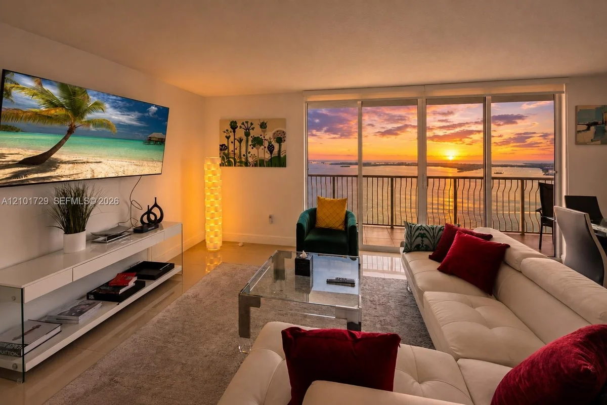 1200 Brickell Bay Dr #3701, Miami: photo 1 of 25