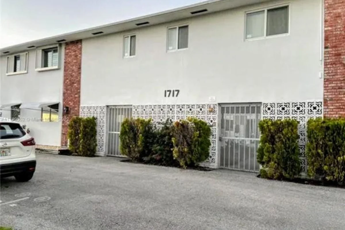 1717 Rodman St #18, Hollywood: photo 1 of 20