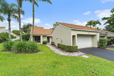 15 Tournament Blvd, Palm Beach Gardens: photo 1 of 53
