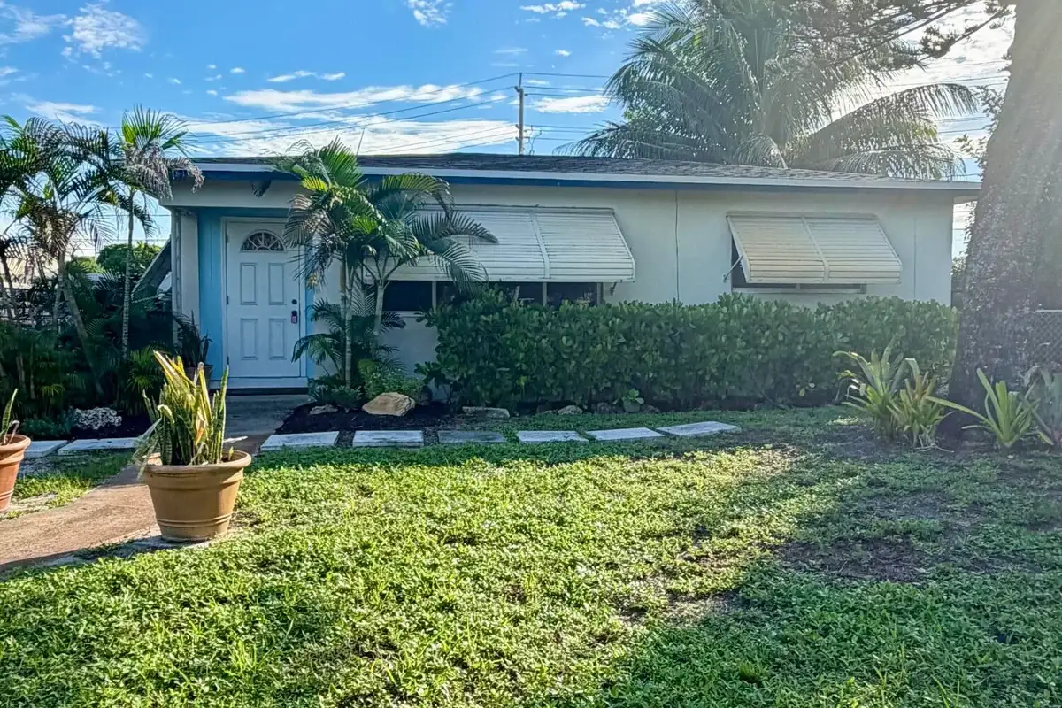1226 S H St, Lake Worth Beach: photo 1 of 20