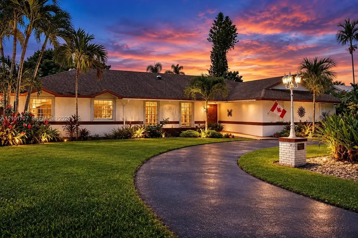 13250 N Calusa Club Dr, Miami: photo 1 of 4