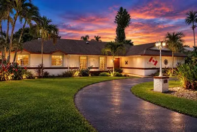 13250 N Calusa Club Dr, Miami: photo 1 of 4
