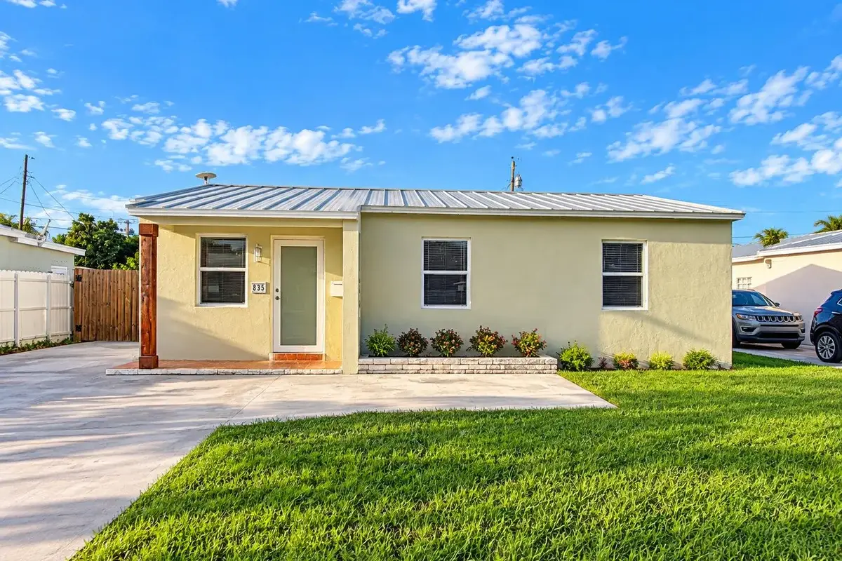 835 Fernwood Dr, West Palm Beach: photo 1 of 22