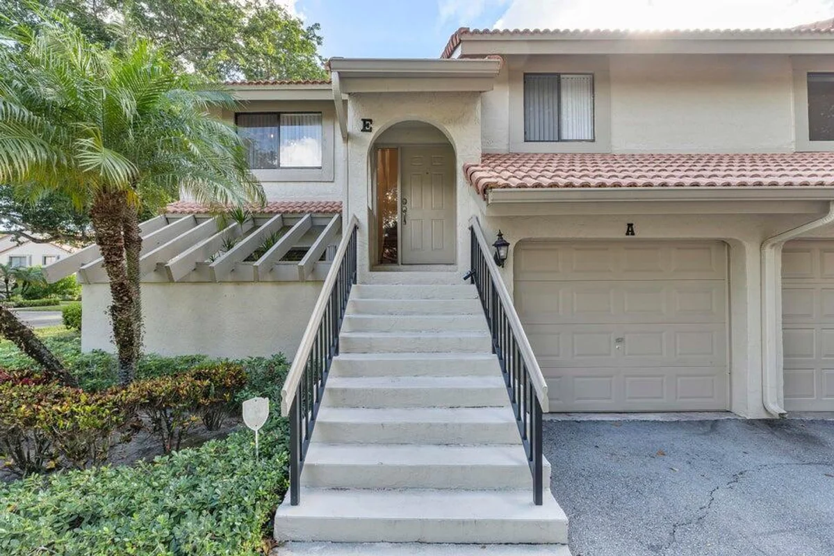 5720 Coach House Cir #E, Boca Raton: photo 1 of 14