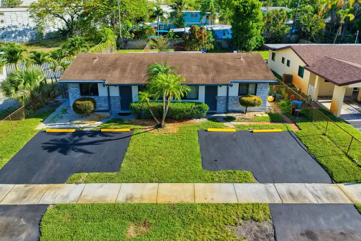 837 NW 41st St #A-B, Oakland Park: photo 1 of 21