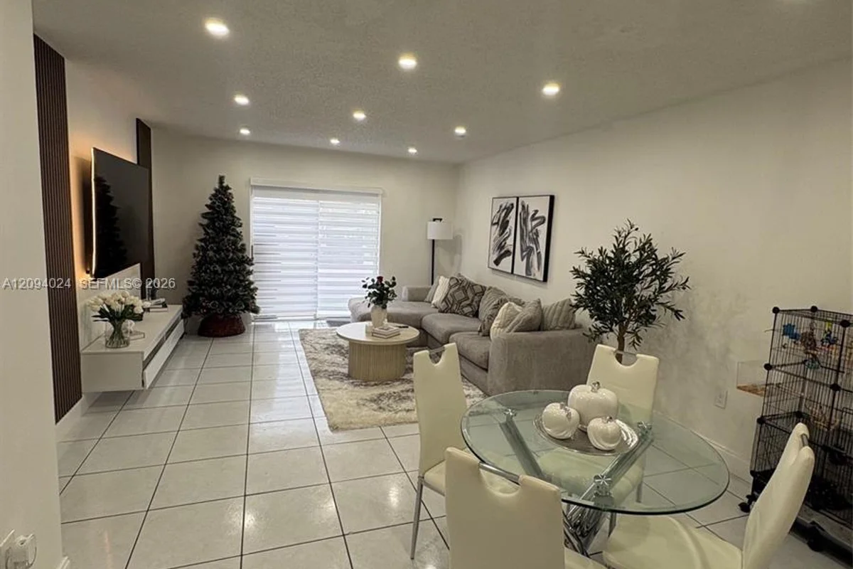 11309 SW 200th St #104-C, Miami: photo 1 of 10