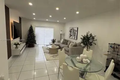 11309 SW 200th St #104-C, Miami: photo 1 of 10