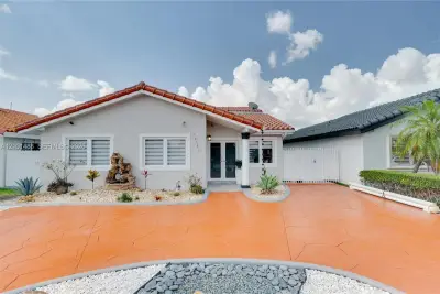 13362 SW 28th St, Miami: photo 1 of 31