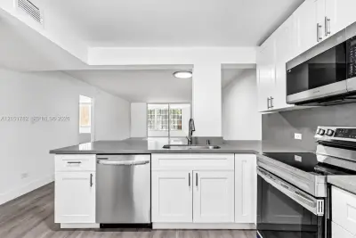 445 NE 195th St #125, Miami: photo 1 of 15