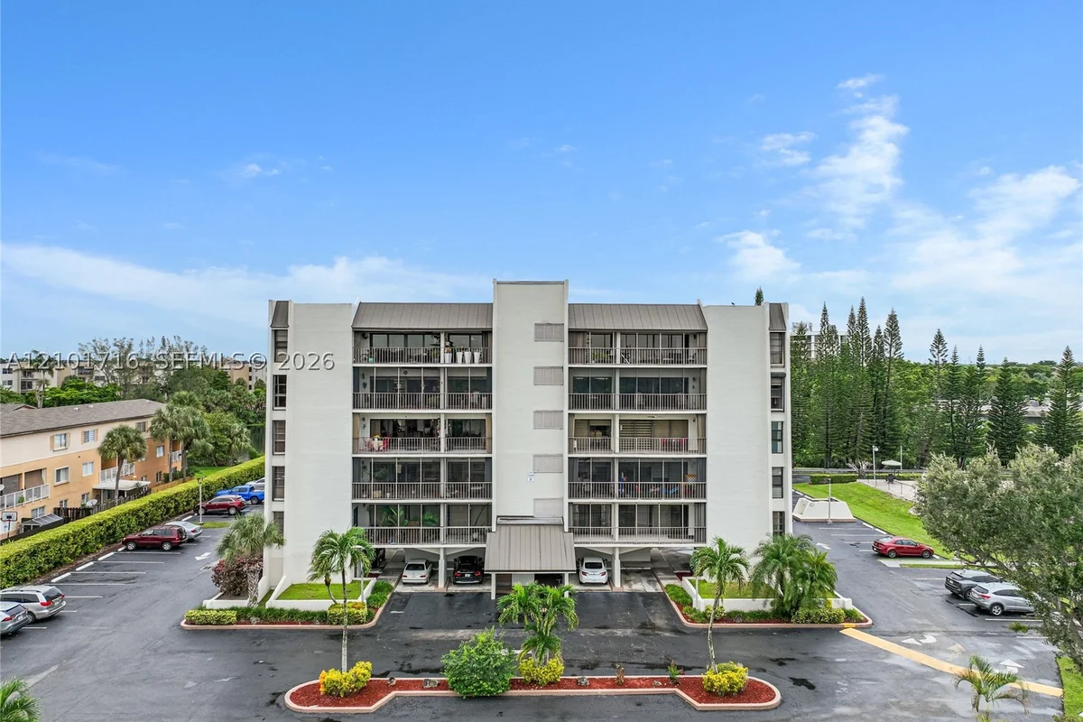14203 SW 66th St #204, Miami: photo 1 of 35
