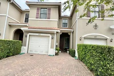 1079 NW 33rd Manor, Pompano Beach: photo 1 of 23