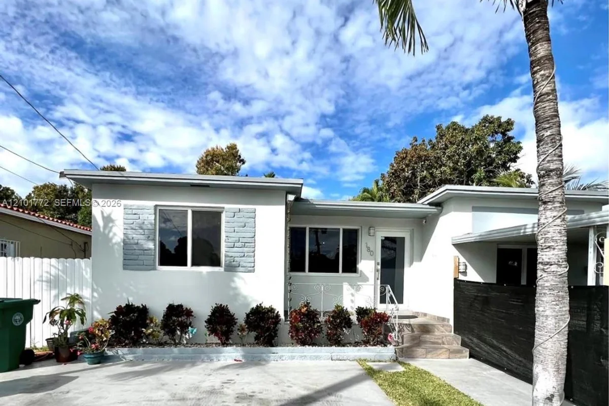 180 NW 32nd Pl #1, Miami: photo 1 of 16