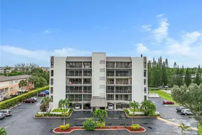 14203 SW 66th St #204, Miami: photo 1 of 35