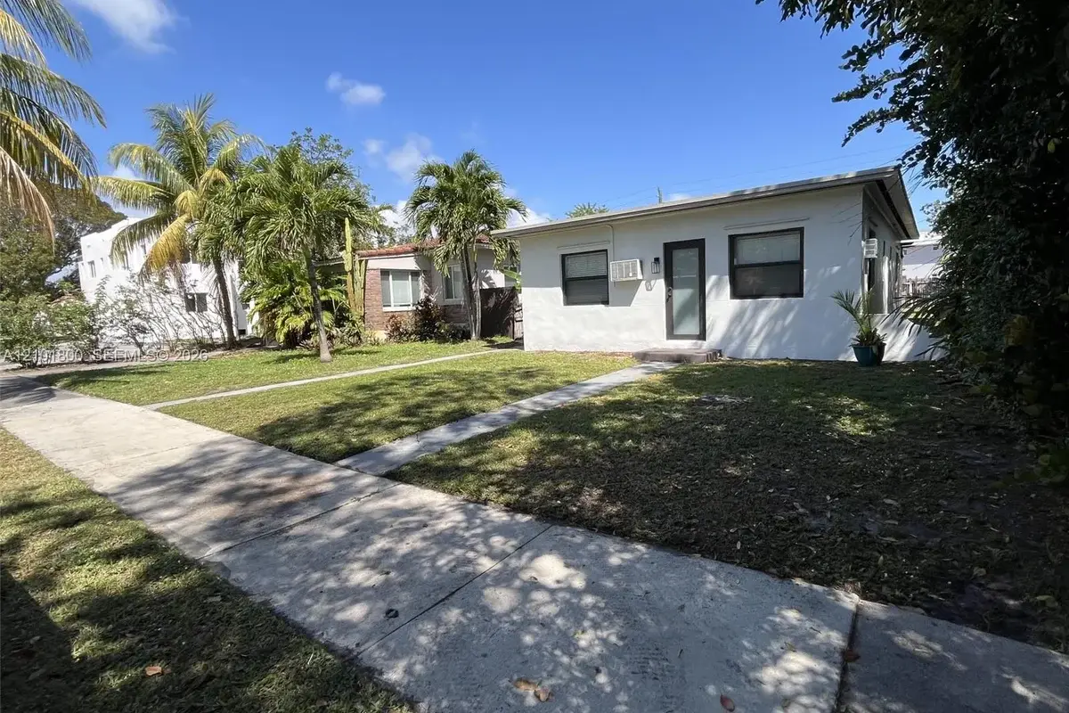 1639 Funston St #2, Hollywood: photo 1 of 16