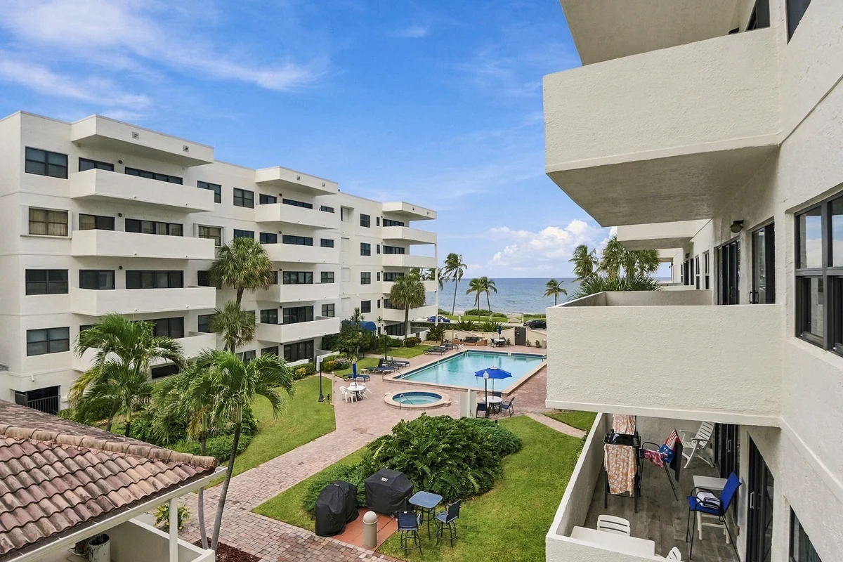 330 SE 20th Ave #306, Deerfield Beach: photo 1 of 20