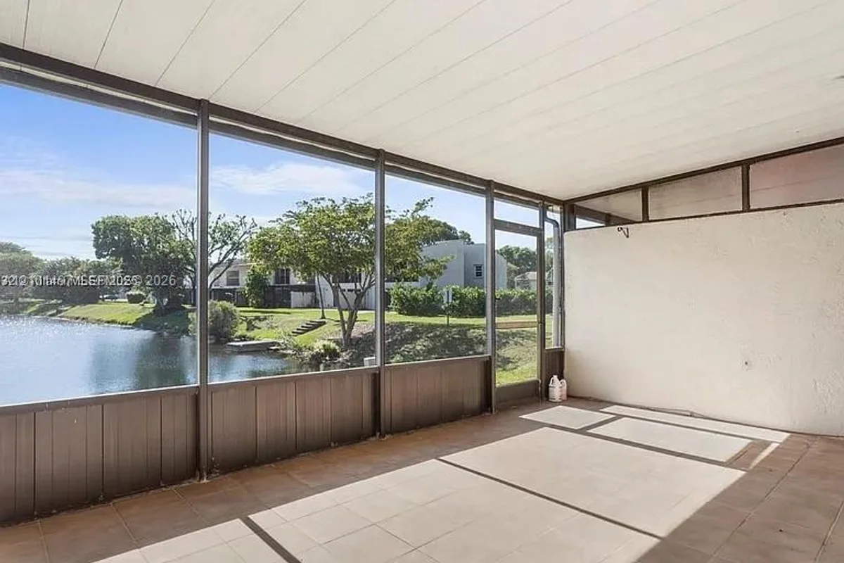 14293 Kendale Lakes Cir, Miami: photo 1 of 25