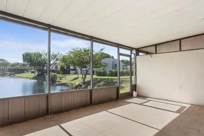 14293 Kendale Lakes Cir, Miami: photo 1 of 25