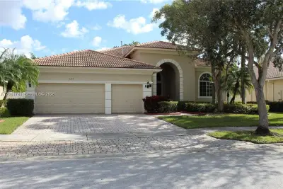 6334 SW 192nd Ave, Pembroke Pines: photo 1 of 60
