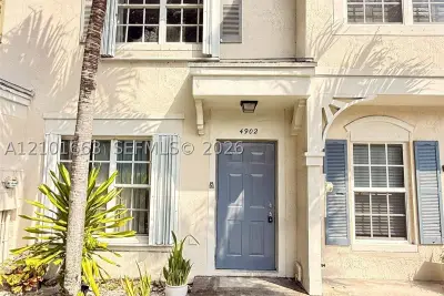 4902 SW 31st Ter, Dania Beach: photo 1 of 25