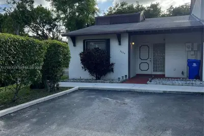 3624 SW 68th Ln #6-D, Miramar: photo 1 of 28
