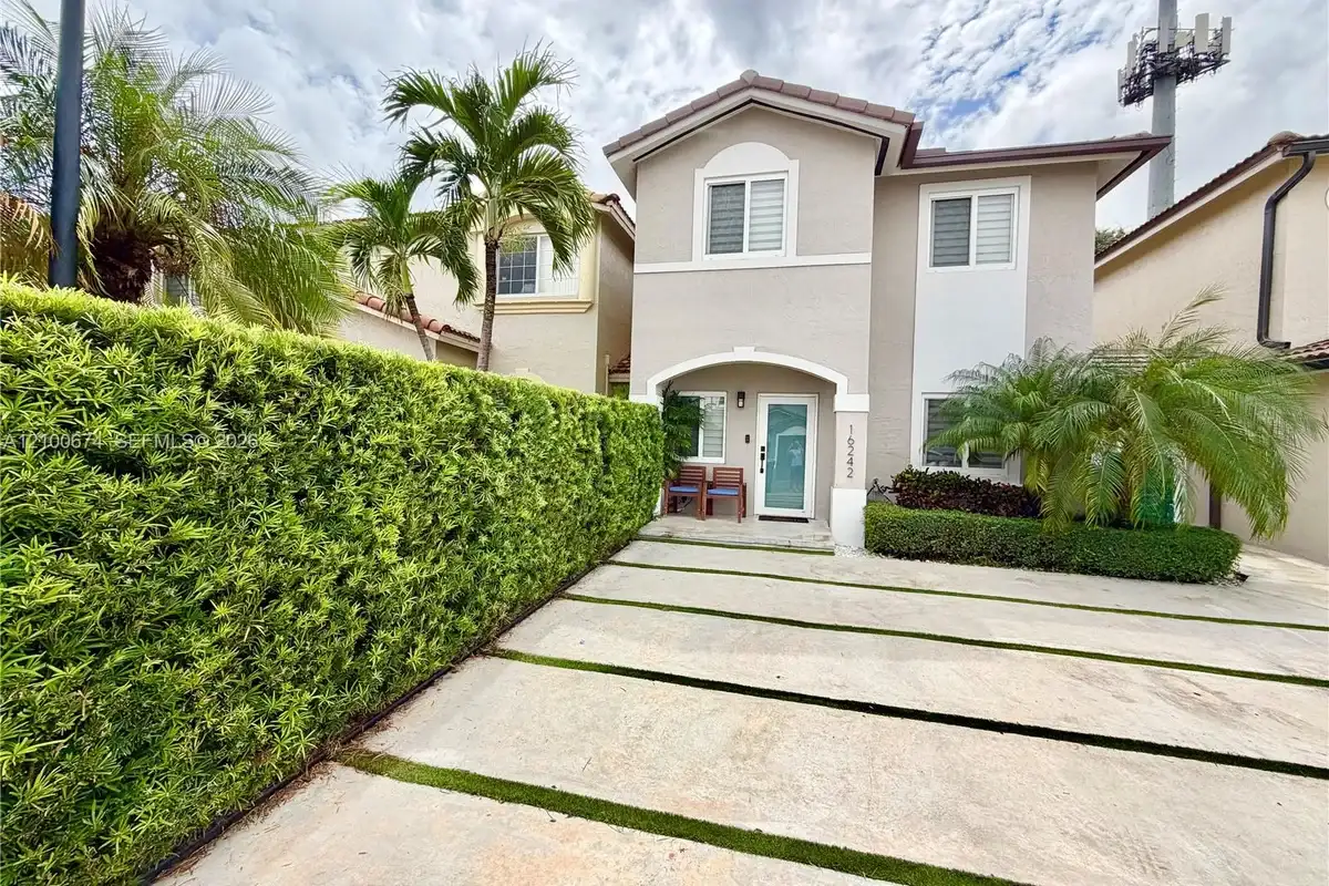 16242 SW 97th Ter, Miami: photo 1 of 15