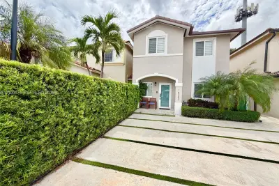 16242 SW 97th Ter, Miami: photo 1 of 15