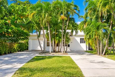 177 NE 86th St, El Portal: photo 1 of 30