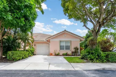 237 Coral Trace Ct, Delray Beach: photo 1 of 52