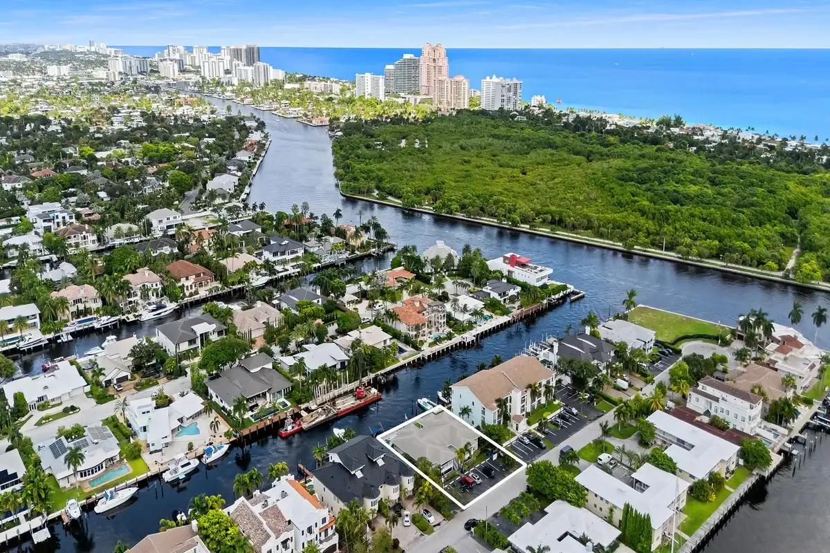 2743 NE 15th St #1, Fort Lauderdale: photo 1 of 34