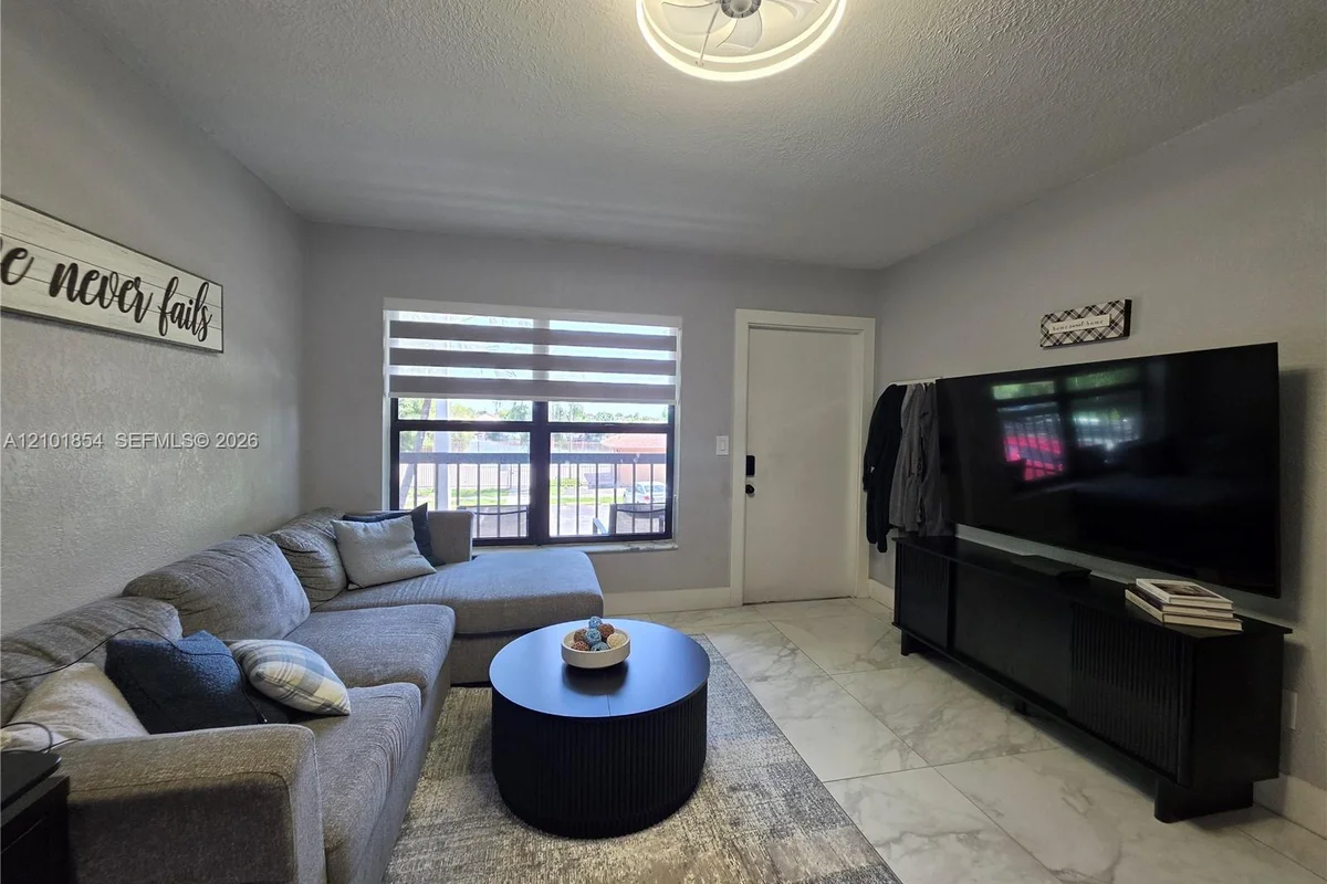 6605 W 26th Dr #22-18, Hialeah: photo 1 of 10