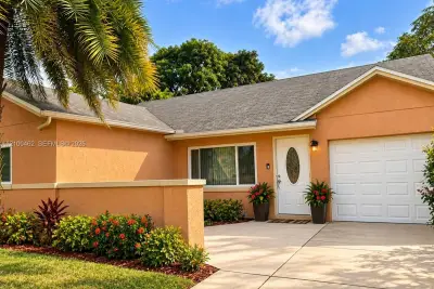 3450 NW 203rd St, Miami Gardens: photo 1 of 19