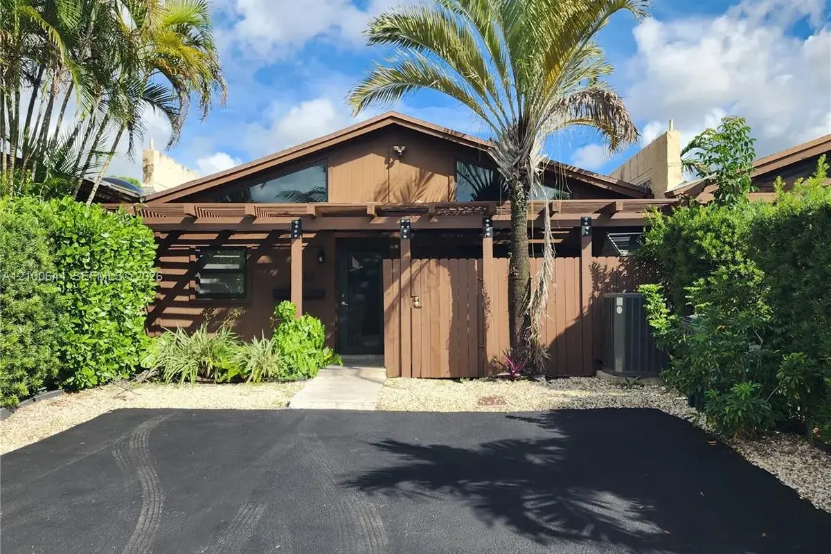 11316 SW 114th Cir Ter, Miami: photo 1 of 20
