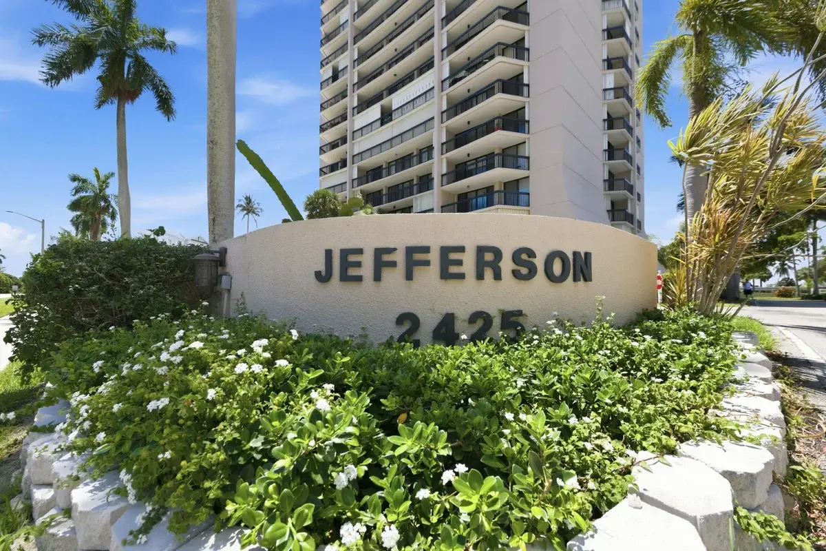 2524 Presidential Way #606, West Palm Beach: photo 1 of 28