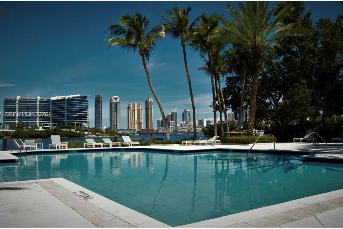 3155 NE 184th St #8106, Aventura: photo 1 of 21
