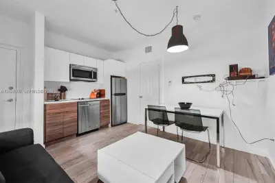 1450 Meridian Ave #102, Miami Beach: photo 1 of 6