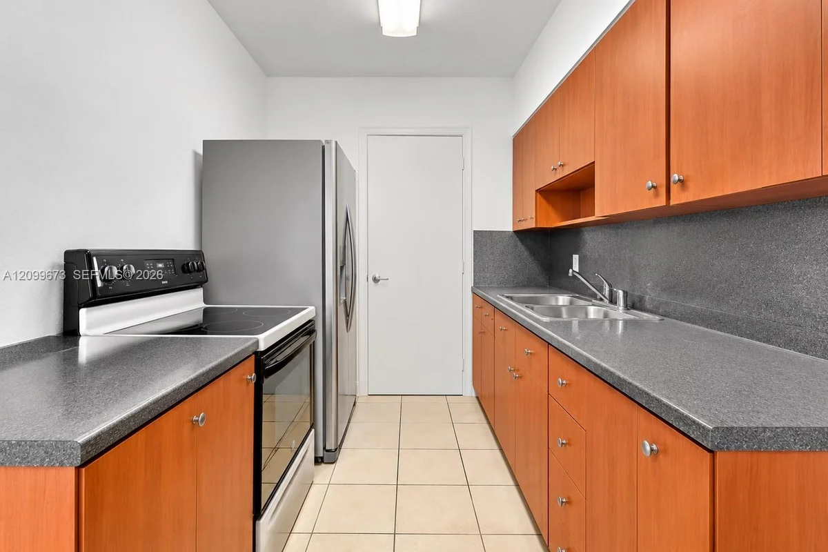 2839 SW 24th St #2, Miami: photo 1 of 13