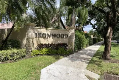 36 Ironwood Way N, Palm Beach Gardens: photo 1 of 21