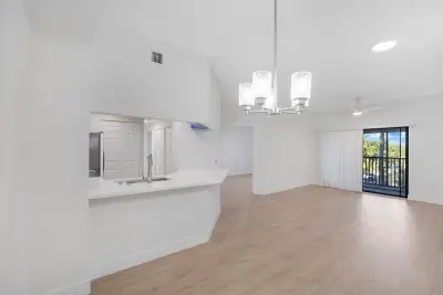 2724 Anzio Ct #305, Palm Beach Gardens: photo 1 of 14