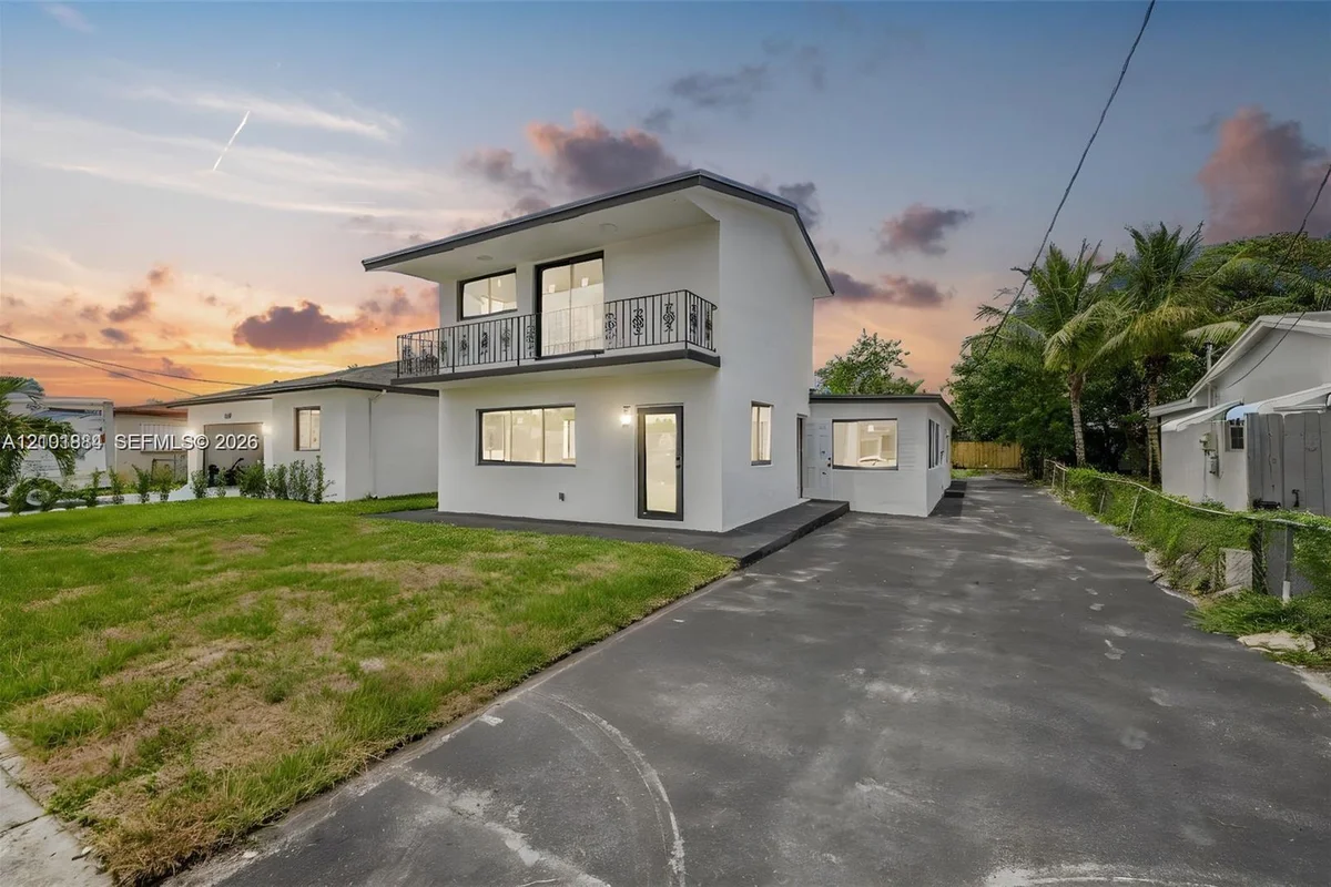 5413 SW 23rd St, West Park: photo 1 of 33